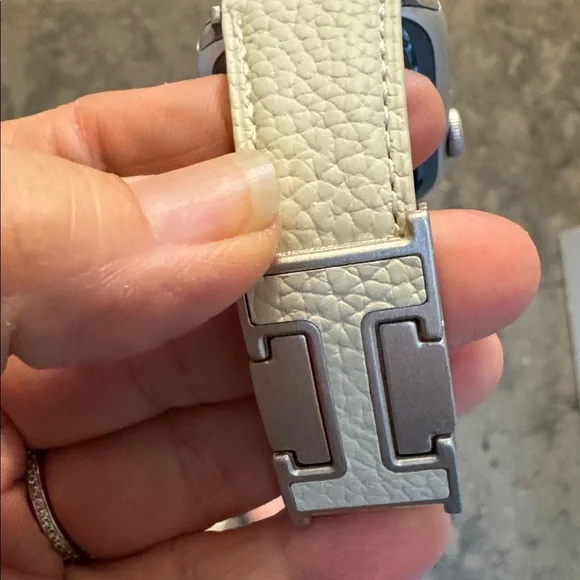 Apple Smartwatch band with Cream Band - Picture 6 of 8